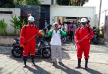 LPBI NU Tabanan Bantu Al Hijrah Semprot Disinfektan