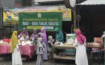 Indahnya Ramadhan, TPQ Raudlatul Falah Tabanan Bagikan Takjil Gratis
