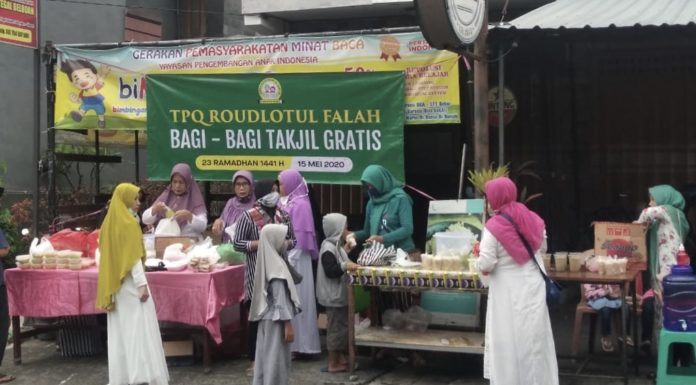 Indahnya Ramadhan, TPQ Raudlatul Falah Tabanan Bagikan Takjil Gratis