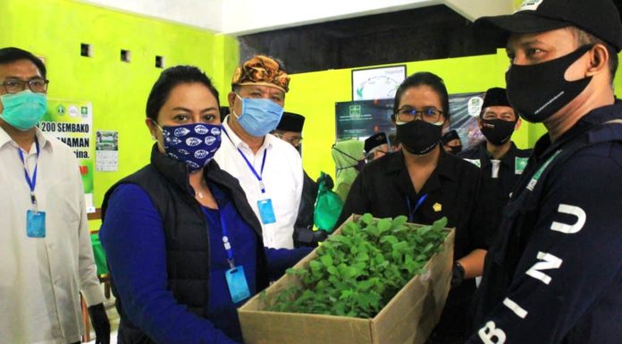 Bupati Tabanan Serahkan Bantuan Ke NU dan Badan Otonom