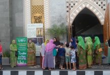 PAC Muslimat NU Kec. Tabanan berbagi kebahagiaan dalam menyemarakkan Bulan Suci Ramadhan