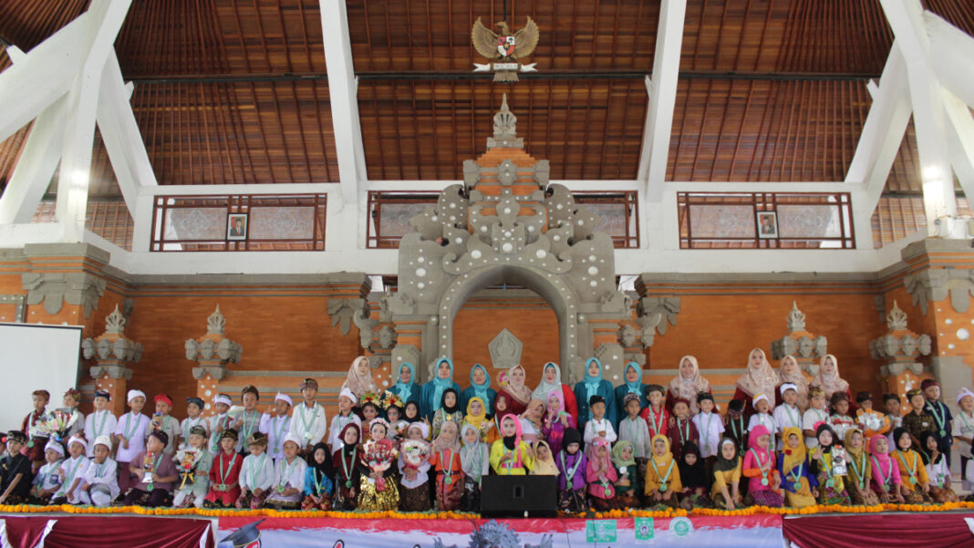 Wisuda Akbar RA Khadijah Muslimat NU Tabanan