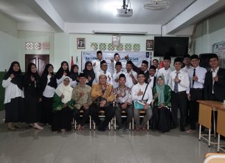 Mahasiswa Beasiswa PERGUNU Bali Unjuk Kemampuan dalam Seminar Proposal Tesis Seminar Proposal Tesis