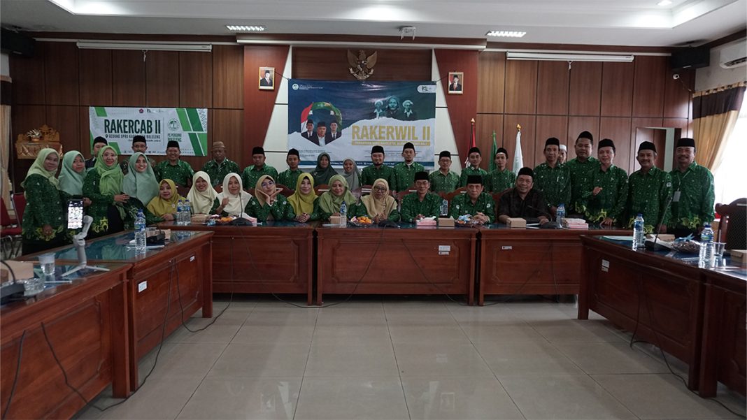 Pergunu: Foto bersama peserta dan tamu undangan yang bertempat di gedung DPRD Kabupaten Buleleng, 27/01/25