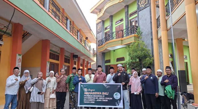 Wabup Buleleng Lepas Sembilan Penerima Beasiswa Pergunu ke Universitas KH Abdul Chalim Ukhac